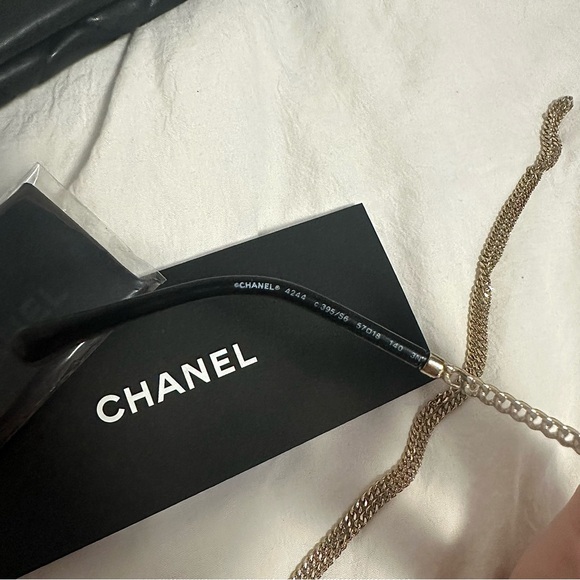 CHANEL CHAIN SUNGLASSES - Picture 5 of 8